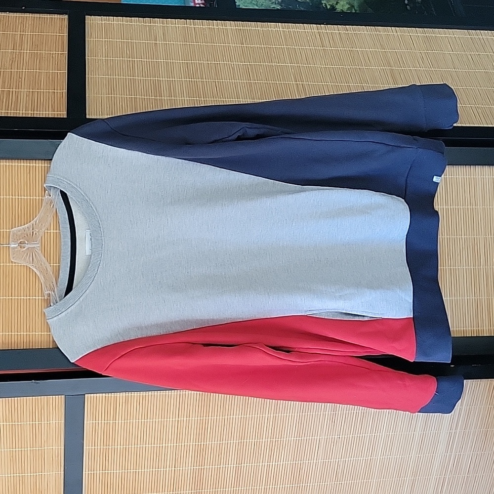 Sovereign code NWOT colorblock sweatshirt never worn